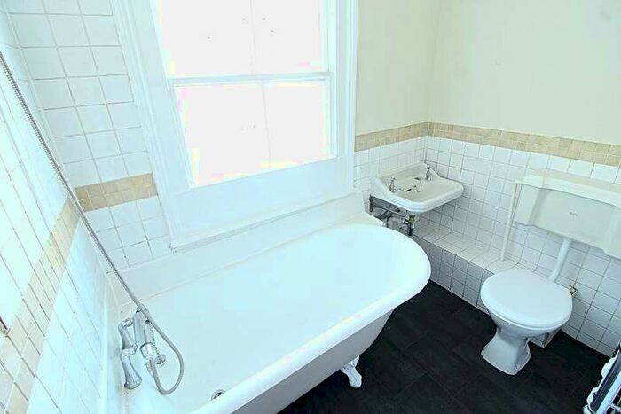 3 Bedroom Semi-Detached House To Rent In Hatherley Road, London, E17