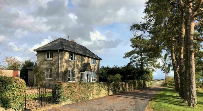 3 Bedroom Detached House To Rent In The Lodge, Signett Hill, Burford, OX18