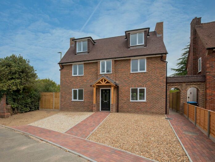 5 Bedroom Detached House To Rent In Otter Close, Ottershaw, Chertsey, KT16