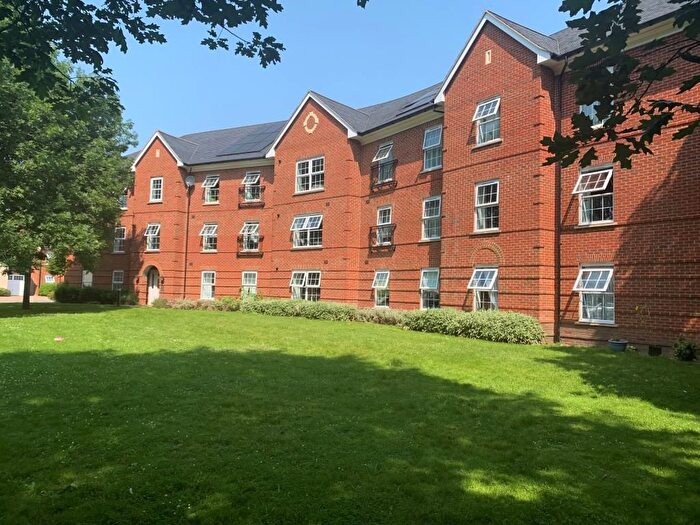 2 Bedroom Flat To Rent In Romsey, Hampshire, SO51