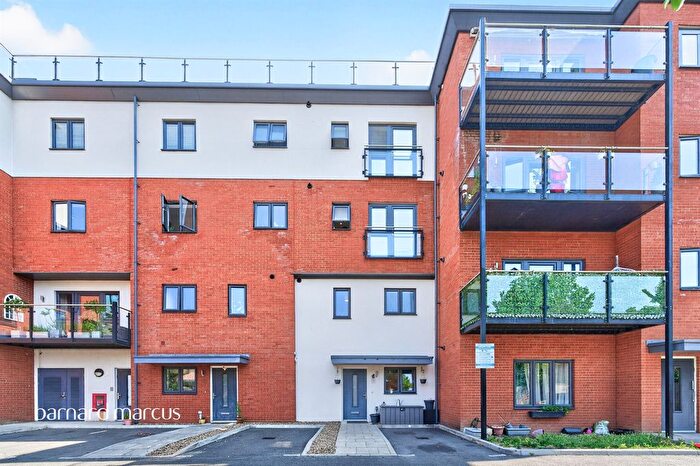 2 Bedroom Flat For Sale In Park Road, Feltham, TW13