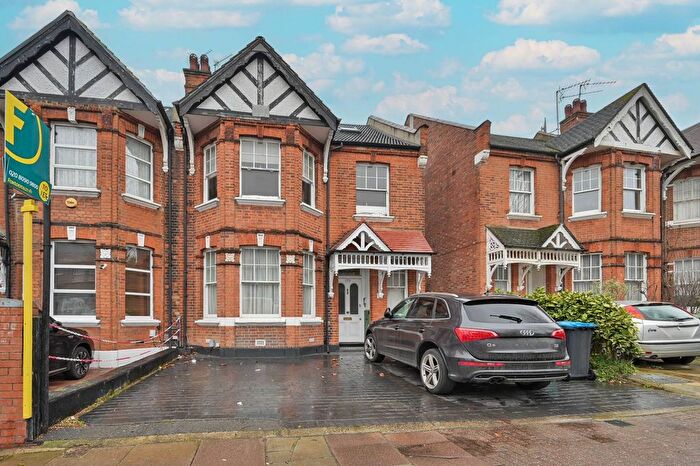 1 Bedroom Flat To Rent In Brondesbury Park, Brondesbury Park, London, NW2