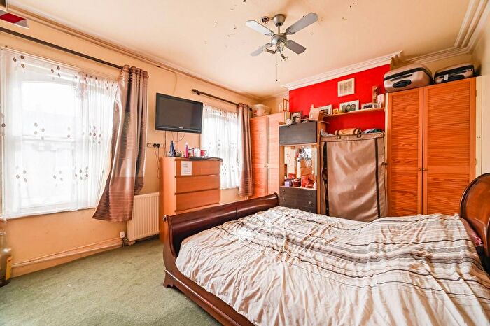 5 Bedroom Terraced House For Sale In Crossley Street, Highbury And Islington, London, N7