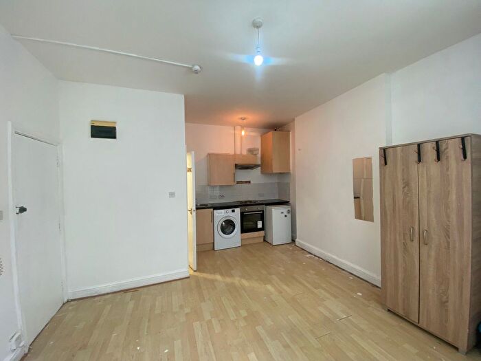 Studio To Rent In London, NW10