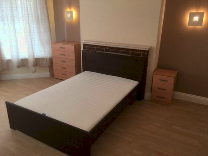 5 Bedroom Apartment To Rent In Devonshire Road, Southampton, SO15