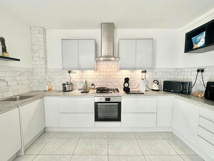 3 Bedroom Terraced House To Rent In Railway View, Llwynypia, CF40