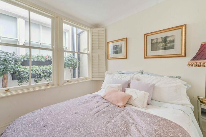 2 Bedroom Flat To Rent In Cornwall Mews South, South Kensington, London, SW7