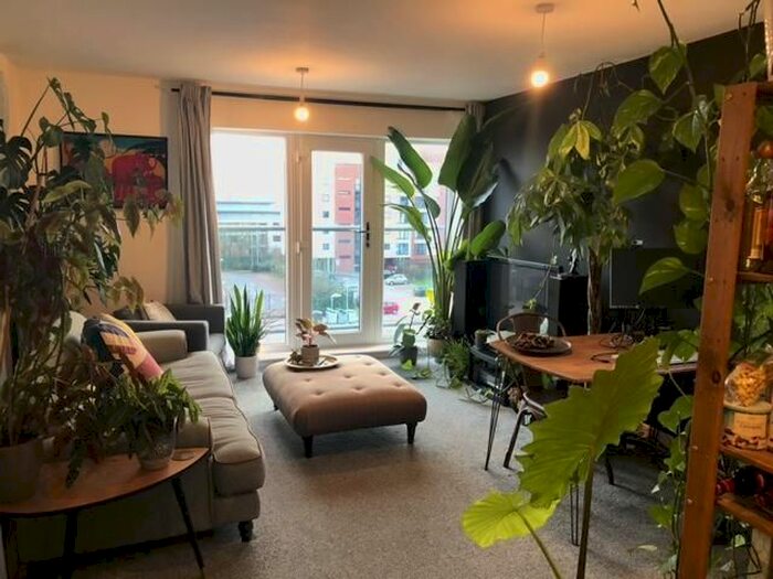 3 Bedroom Flat To Rent In Pilgrims Way, Manchester M50