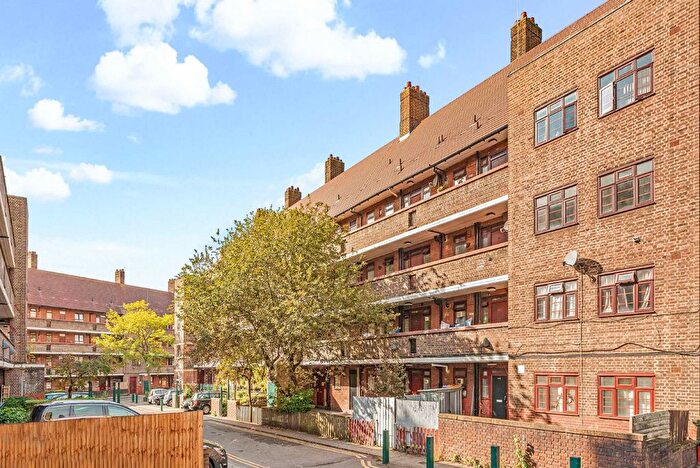 3 Bedroom Flat To Rent In Poynders Gardens, Clapham, SW4