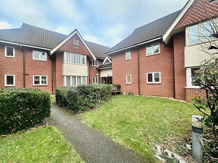 2 Bedroom Apartment To Rent In Leigh Court, Bedford, MK40