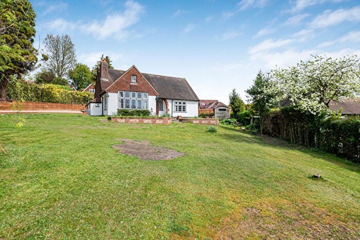 3 Bedroom Bungalow For Sale In Woodfield Hill, Coulsdon, CR5