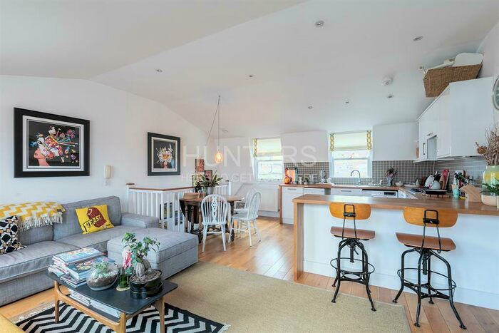 2 Bedroom Maisonette To Rent In Narford Road, London, E5