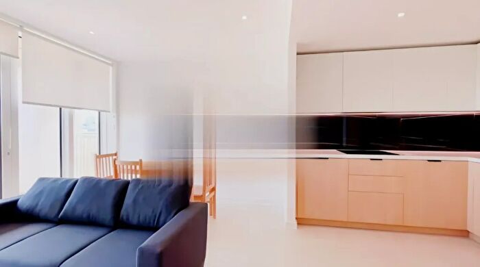 2 Bedroom Flat To Rent In Cendal Crescent, London, E1