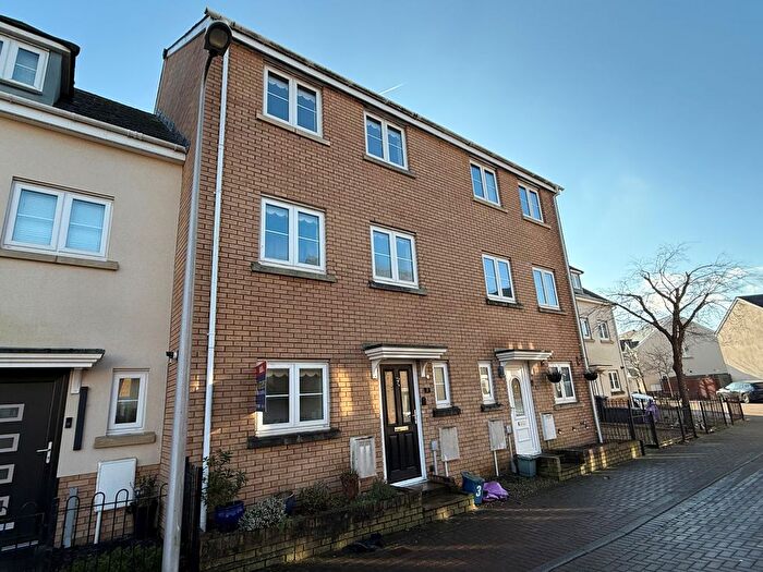 4 Bedroom Flat To Rent In Heol Banc Y Felin, Swansea, SA4