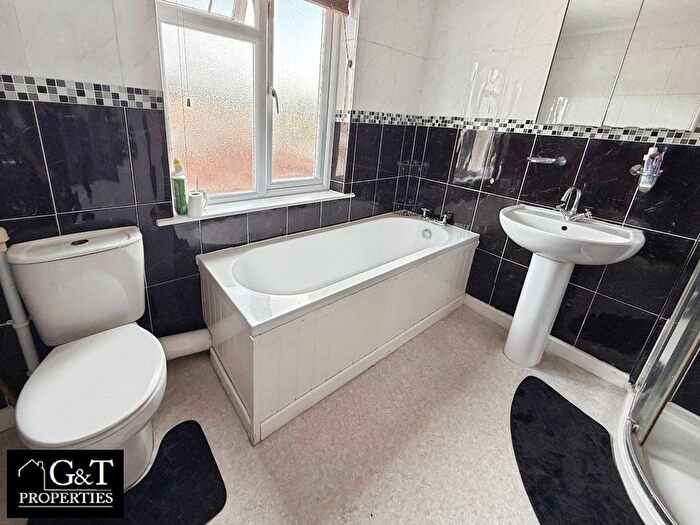3 Bedroom Terraced House For Sale In Saltwells Road, Dudley, DY2