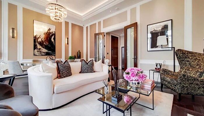 2 Bedroom Flat To Rent In Prince Of Wales Terrace, London, WC2N