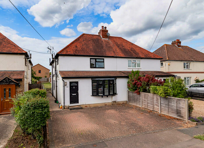 3 Bedroom Semi-Detached House For Sale In Carters Lane, Epping Green, CM16