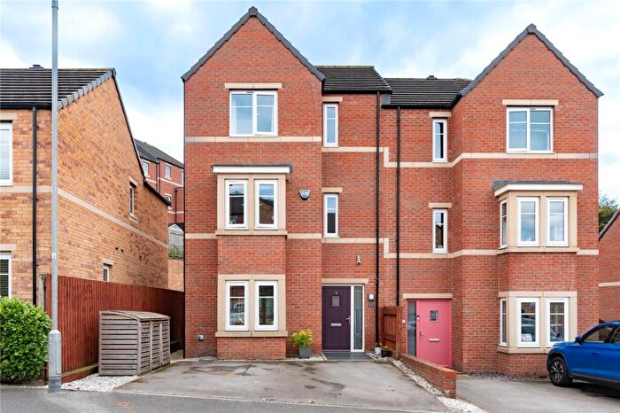 3 Bedroom Semi Detached House For Sale In Valley View Drive, Apperley Bridge, BD10