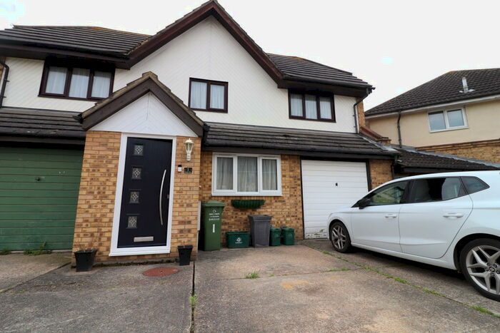 3 Bedroom House To Rent In Orlando Drive, Basildon, SS13