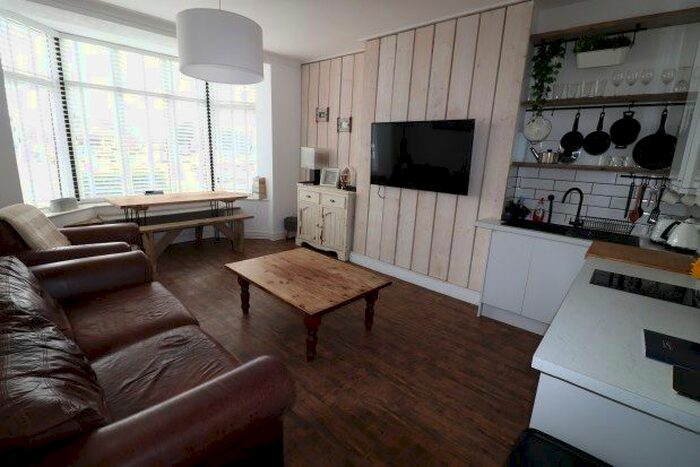 1 Bedroom Flat To Rent In South Terrace, Littlehampton, BN17