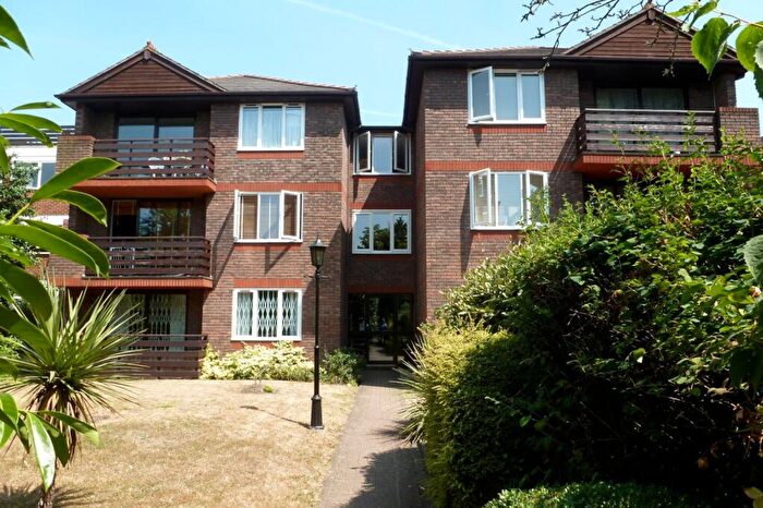 2 Bedroom Flat To Rent In Park Road, Beckenham, BR3