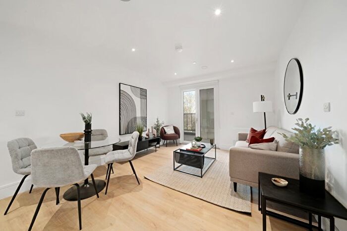 2 Bedroom Flat To Rent In Sutton Park House, SM1