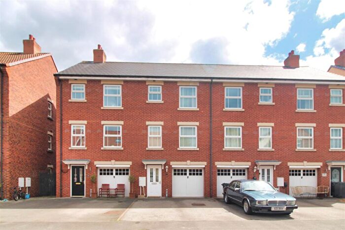 4 Bedroom Terraced House To Rent In Merrybent Drive, Merrybent, Darlington, DL2