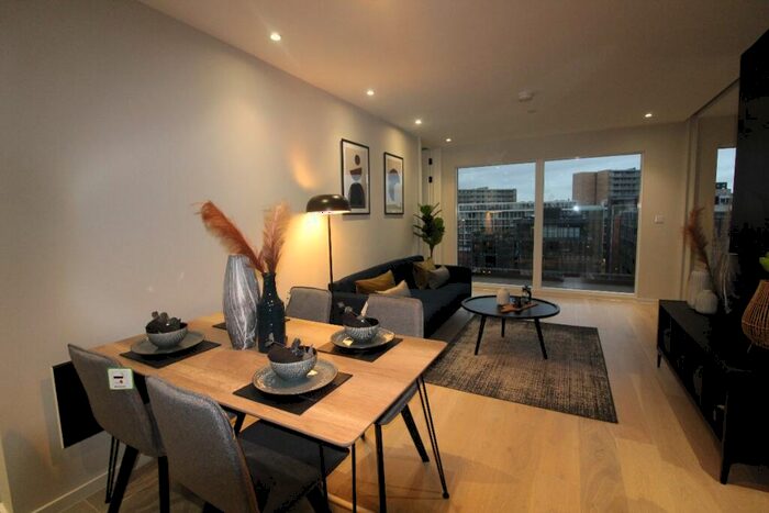2 Bedroom Apartment To Rent In City Gardens, M15