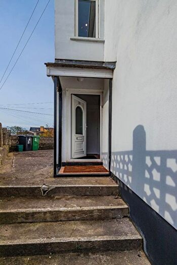 2 Bedroom Flat For Sale In Church Avenue, Penarth, CF64