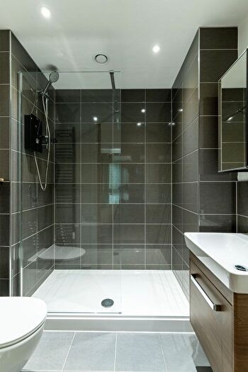2 Bedroom Flat For Sale In Dalgety Road, Edinburgh, EH7