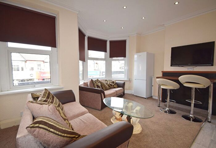 3 Bedroom Flat To Rent In Albany Road, Roath, CF24