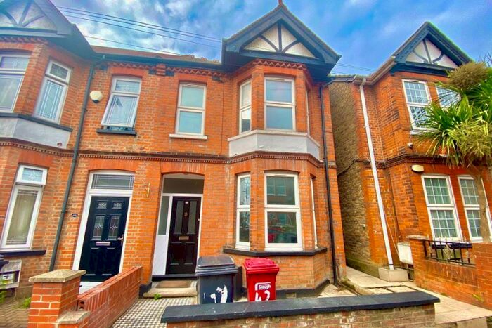 4 Bedroom House To Rent In Wellesley Road, SL1