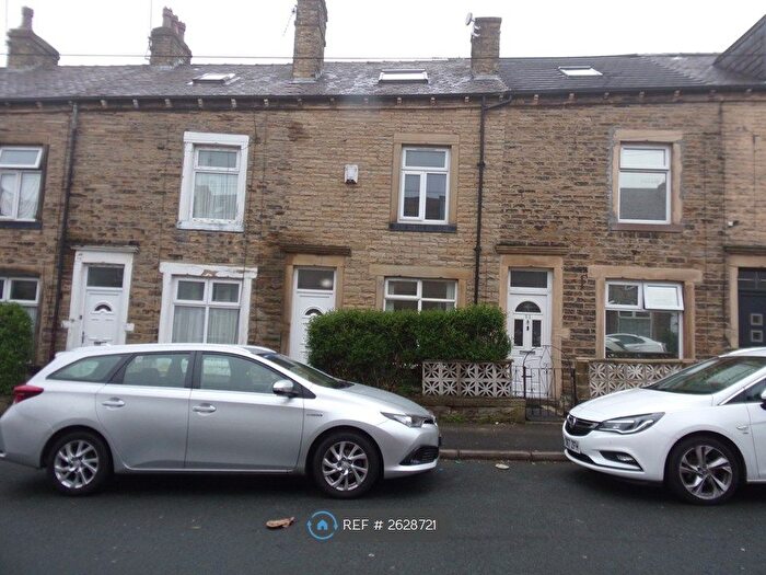 3 Bedroom Terraced House To Rent In Tivoli Place, Bradford, BD5