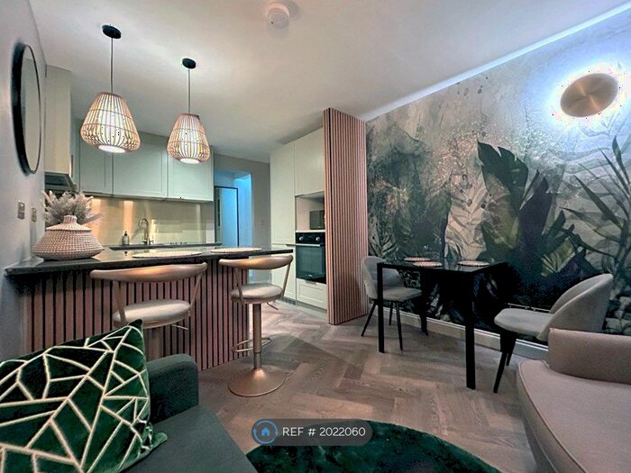 2 Bedroom Flat To Rent In The Grange, London, E17