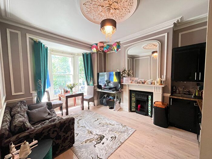 1 Bedroom Flat To Rent In Hammersmith Grove, Hammersmith, London, W6