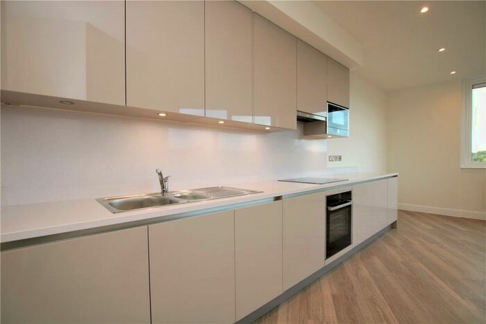 2 Bedroom Apartment To Rent In Kings Reach, - Kings Road, Reading, Berkshire, RG1