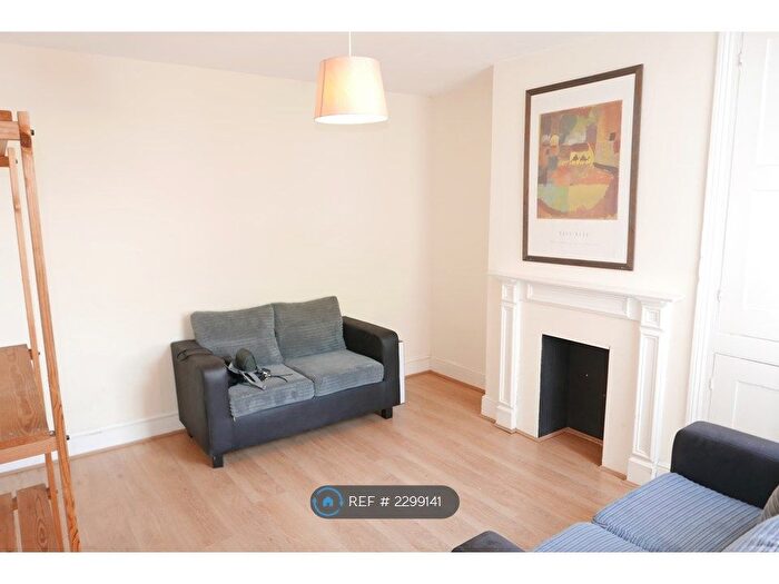 3 Bedroom Terraced House To Rent In George Street, Reading, RG1