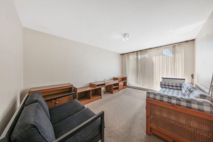 3 Bedroom Flat For Sale In Burlington Close, London, W9