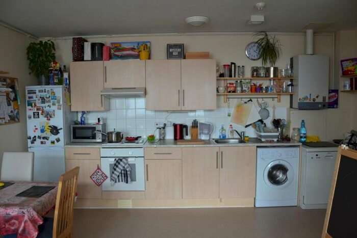 2 Bedroom Flat To Rent In Cherrydown Avenue, E4