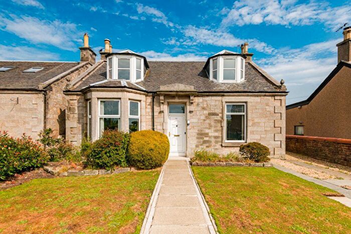 4 Bedroom Detached House For Sale In The Loan, Loanhead, EH20