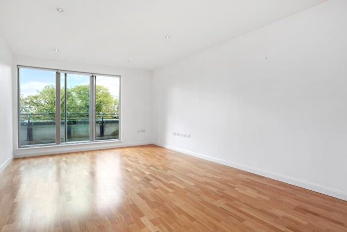 3 Bedroom Flat To Rent In Fortune Green Road, West Hampstead, NW6
