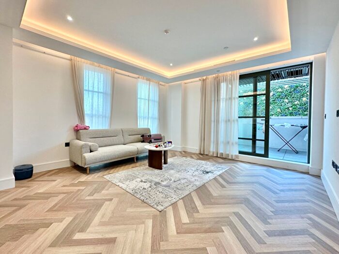 2 Bedroom Flat To Rent In Brigade Mews, London, SE1