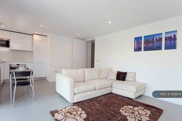 2 Bedroom Flat To Rent In Dance Square, London, EC1V