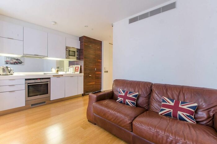 Studio To Rent In Fairmont Avenue, Canary Wharf, London, E14