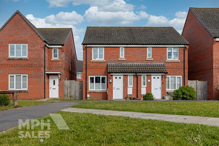 3 Bedroom Semi-Detached House For Sale In Muskett Way, NR11
