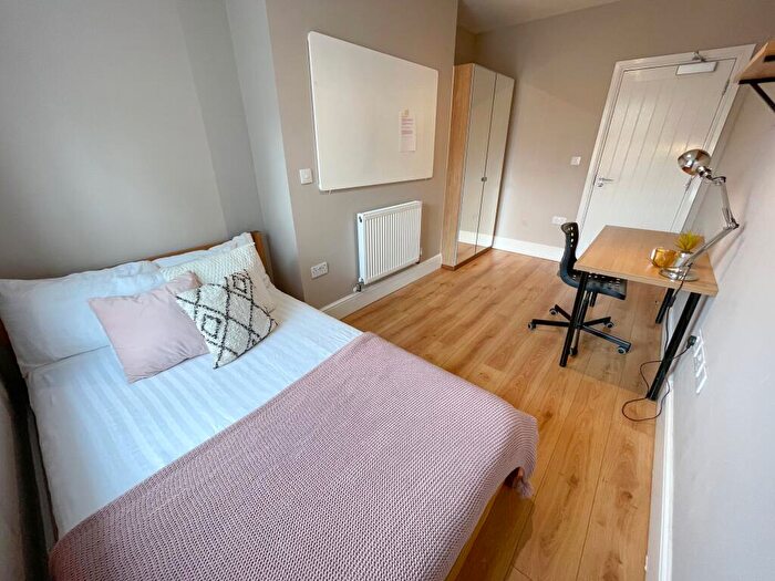 5 Bedroom Flat To Rent In Hardman Street, L1
