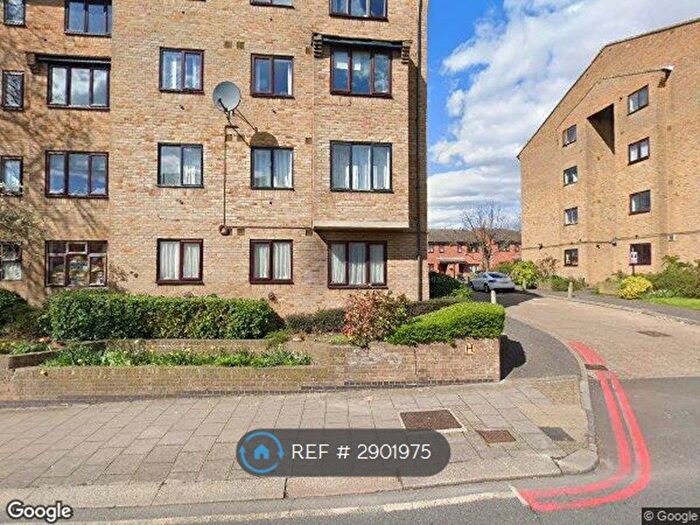 2 Bedroom Flat To Rent In Campbell Close, London, SW16