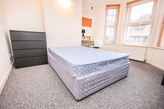 4 Bedroom Semi-Detached House To Rent In Winton, Bournemouth, BH9