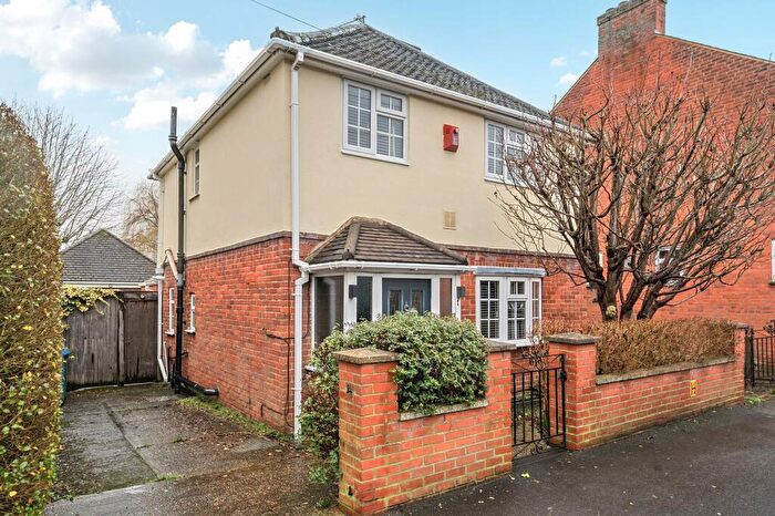 3 Bedroom Detached House For Sale In Herrett Street, Aldershot, GU12