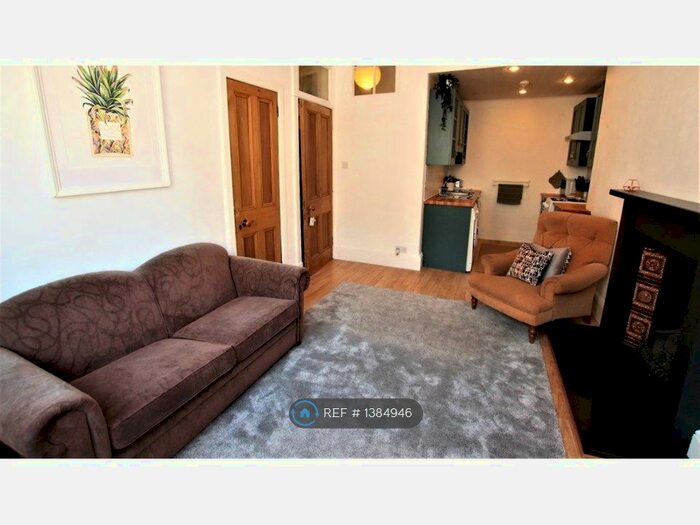 1 Bedroom Flat To Rent In Lochrin Place, Edinburgh, EH3